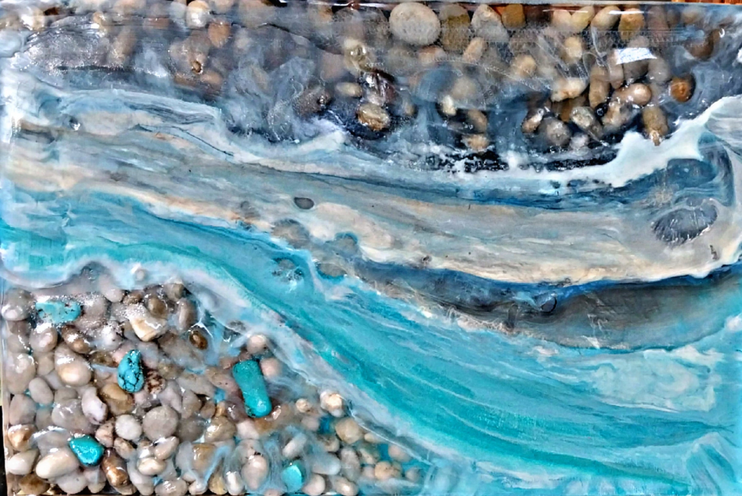 Resin Feature Wall – High Gloss Resin with Pebbles