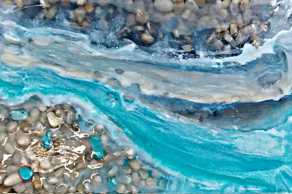 Resin Feature Wall – High Gloss Resin with Pebbles