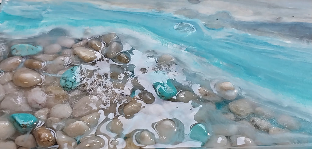 Resin Feature Wall – High Gloss Resin with Pebbles